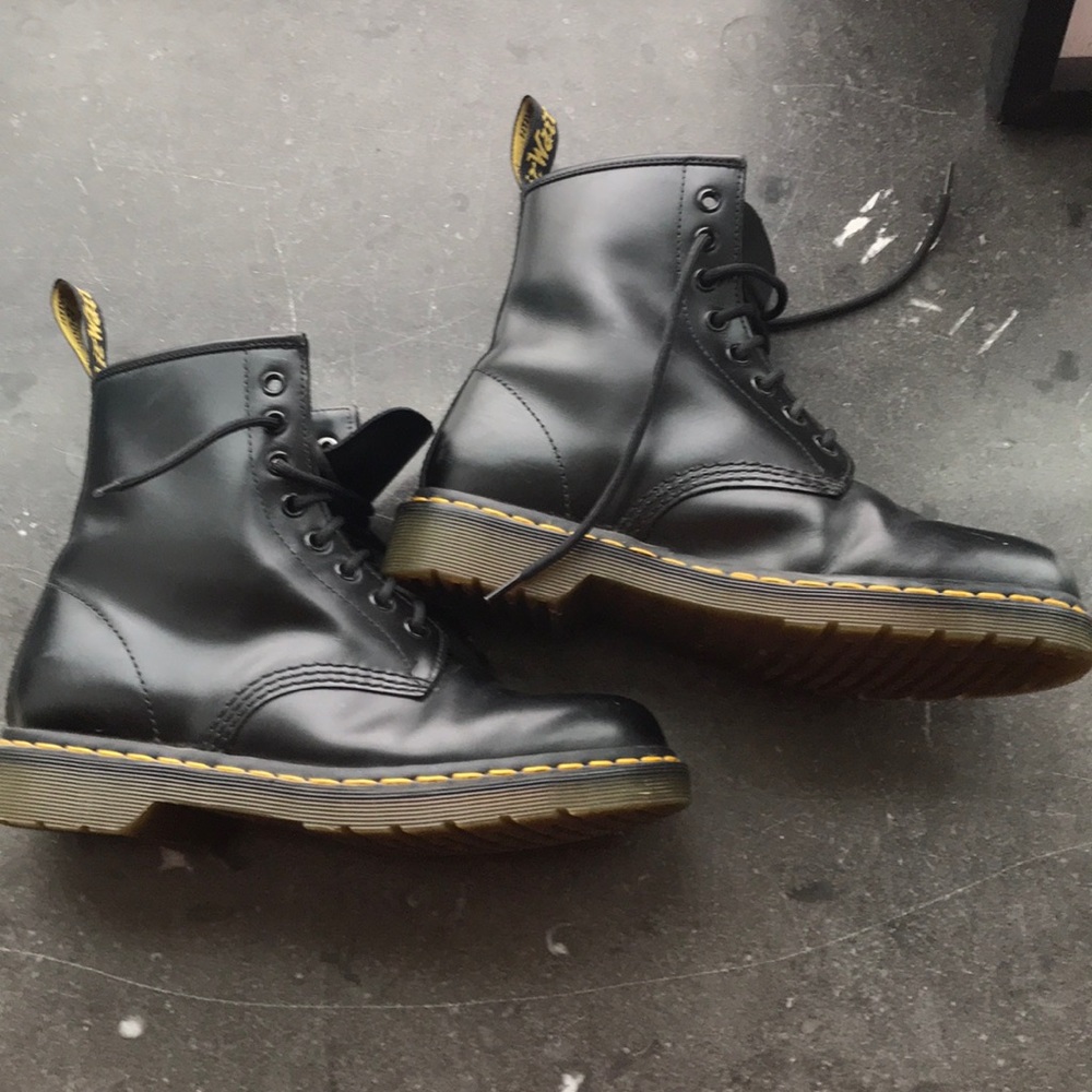 Dr. Martens Women’s 1460 Smooth